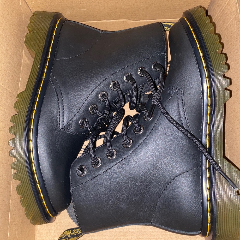 Click here to view item details   Dr. Martens – Luana Leather Mid Top Boot BLA